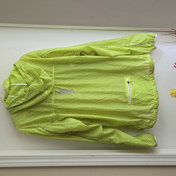 ⭐️Host Pick ⭐️ Sugoi | Hydrolit Running/Cycling Jacket - Picture 5 of 11